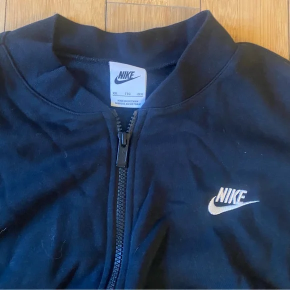 Nike Black Cropped Sweatshirt - Picture 2 of 3